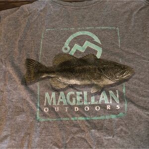 Magellan Outdoors Gray Fish Graphic Tee